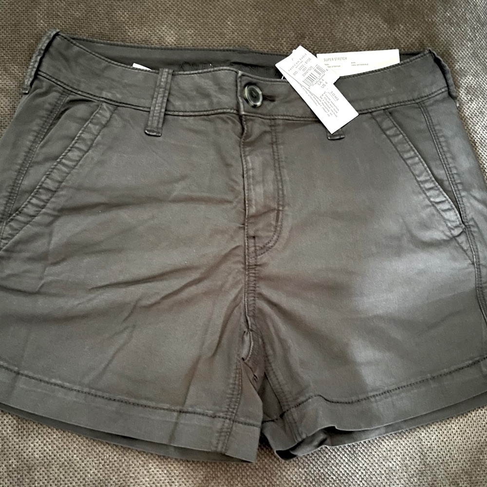 🎀American Eagle Women's Black Wash Low Rise Stretch Midi Shorts. NWT.